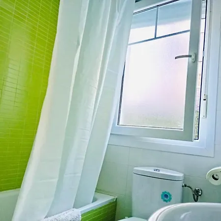 Familiar Bajo Con Jardin En