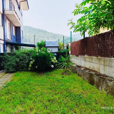 Familiar Bajo Con Jardin En Lägenhet