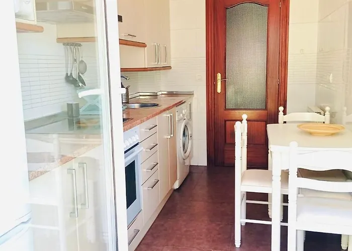 Familiar Bajo Con Jardin En Apartment