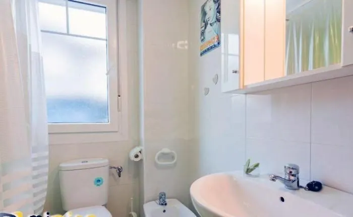 Familiar Bajo Con Jardin En Apartment *