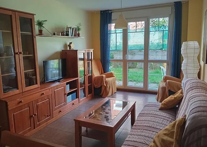 Familiar Bajo Con Jardin En Apartment