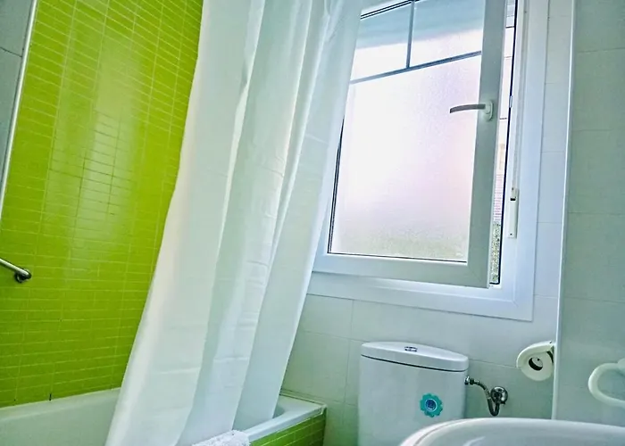 Familiar Bajo Con Jardin En