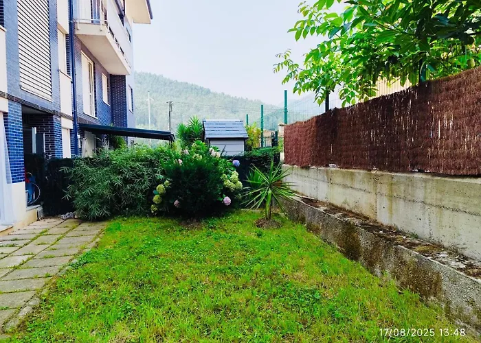 Familiar Bajo Con Jardin En Apartment